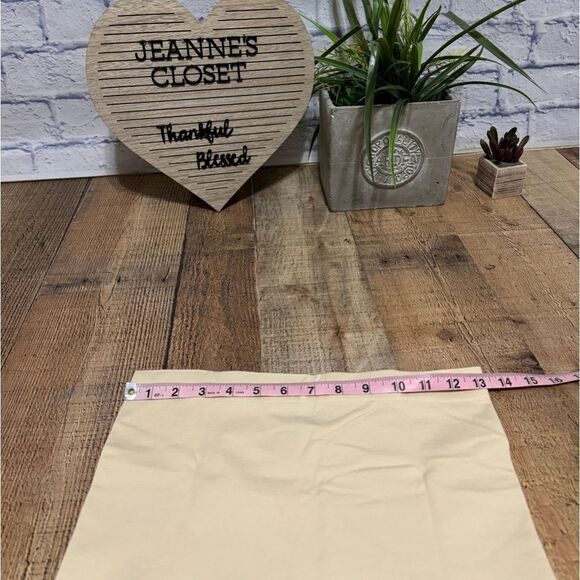 YUMMIE womens size L tan ultralight  shaping seamless shapewear shorts NWT - Picture 10 of 10